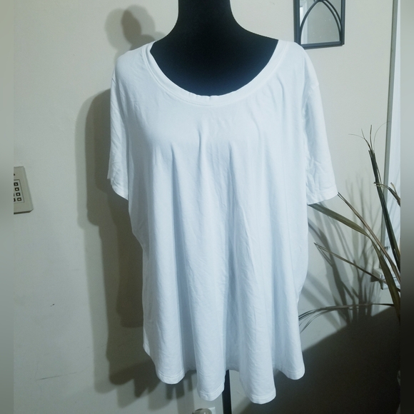 Ava & Viv White Scoop Neck Short Sleeve Tee - Picture 3 of 6